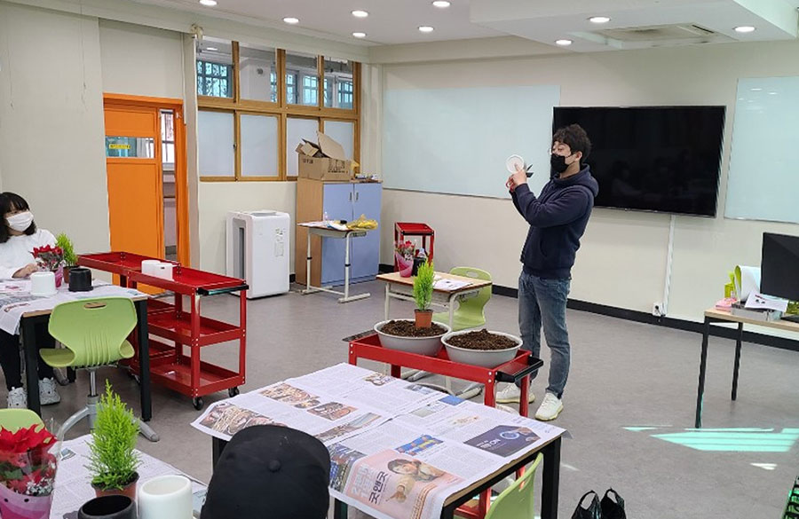 초 · 중 · 고 학생 대상 무상 교육 실천